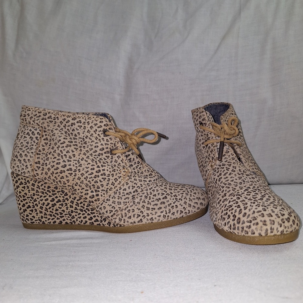 Toms Desert Wedge Ankle Boots Womens Size 7.5 Booties Cheetah Animal Suede